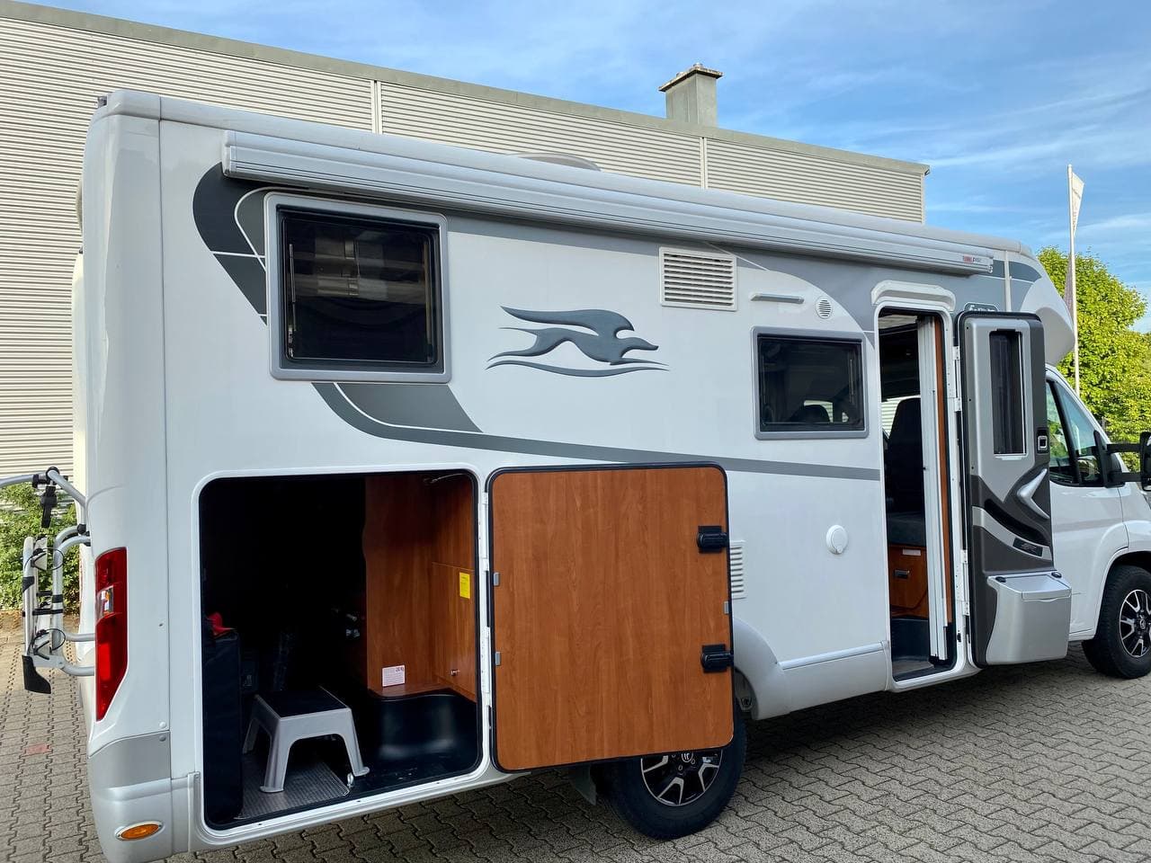 Heckgarage geöffnet