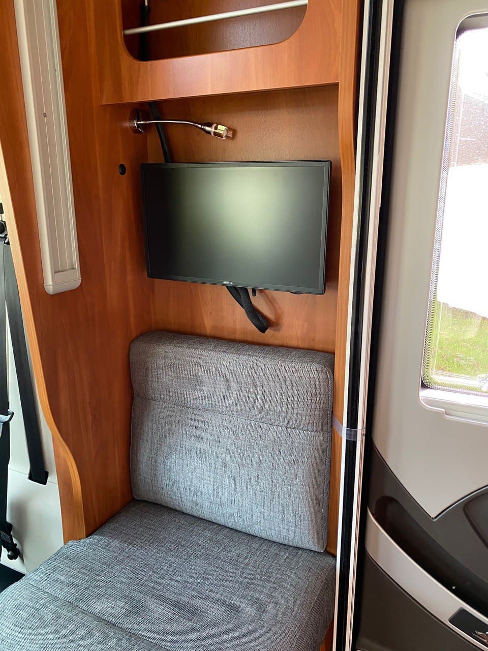 TV-Ecke mit Leselampe